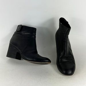 Eileen Fisher black leather classic minimalist heeled ankle boots women’s size 8